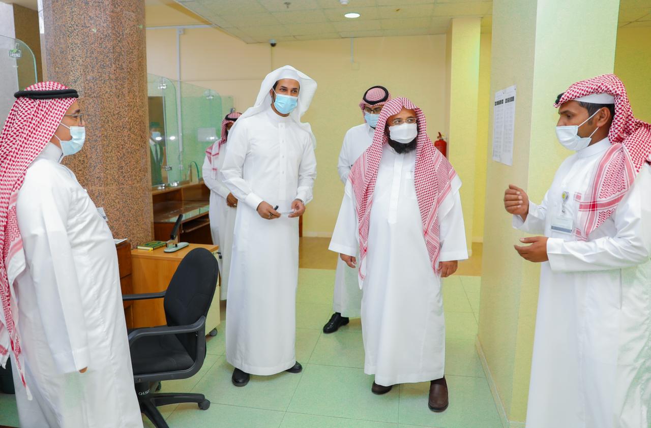 نائب رئيس ديوان المظالم للشؤون القضائية يقوم بزيارة تفقدية للأعمال القضائية لعددٍ من محاكم ديوان المظالم 1.jpg
