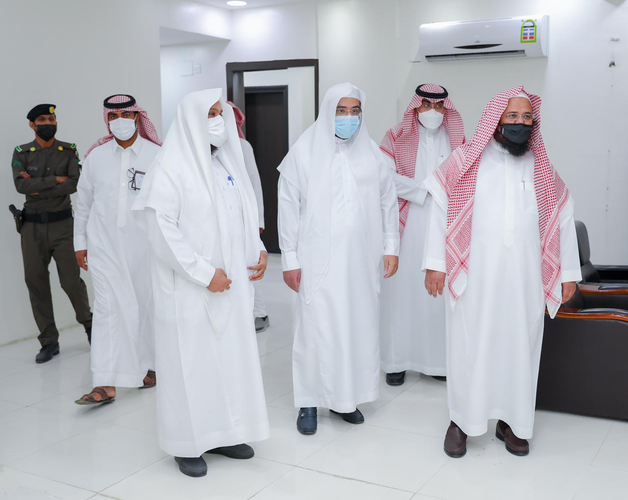 نائب رئيس ديوان المظالم للشؤون القضائية يقوم بزيارة تفقدية للأعمال القضائية لعددٍ من محاكم ديوان المظالم 2.jpg