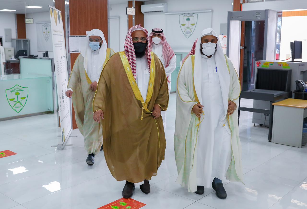 نائب رئيس ديوان المظالم للشؤون القضائية يقوم بزيارة تفقدية للأعمال القضائية لعددٍ من محاكم ديوان المظالم.jpg